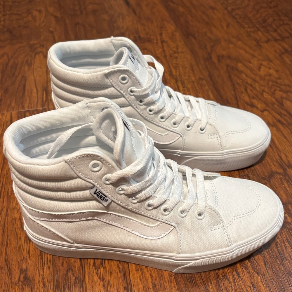 Vans women's White sk8-Hi stacked High-Top Sneakers